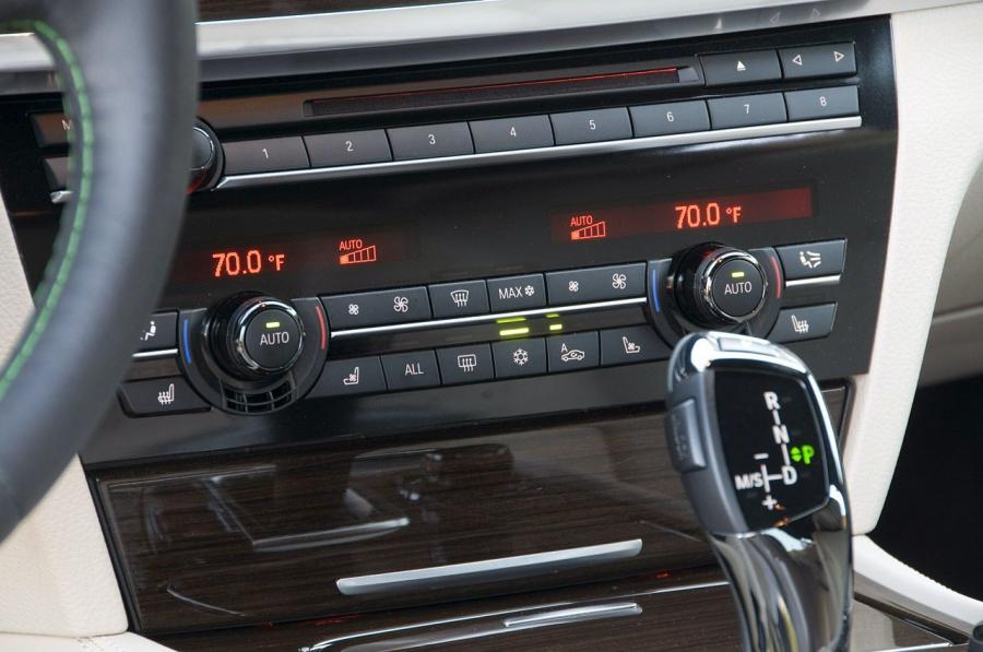 Детали интерьера Alpina B7 Bi-Turbo (F01) 2010 года  (NA) (фото 15 из 50)